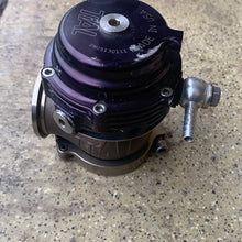 Load image into Gallery viewer, Tial MVS 38mm wastegate also pillar clip
