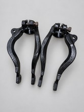 Load image into Gallery viewer, 2g 95-99 DSM left &amp; right strut forks powder coated black