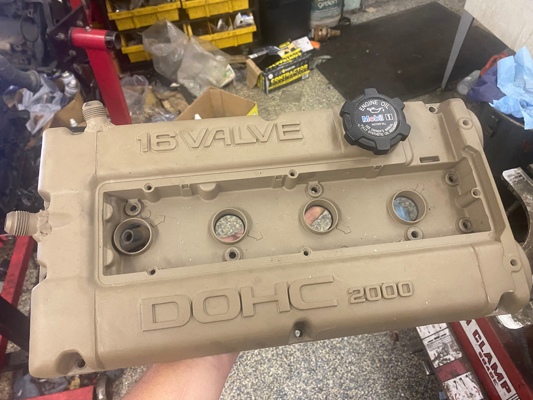 Valve cover with -10 fittings