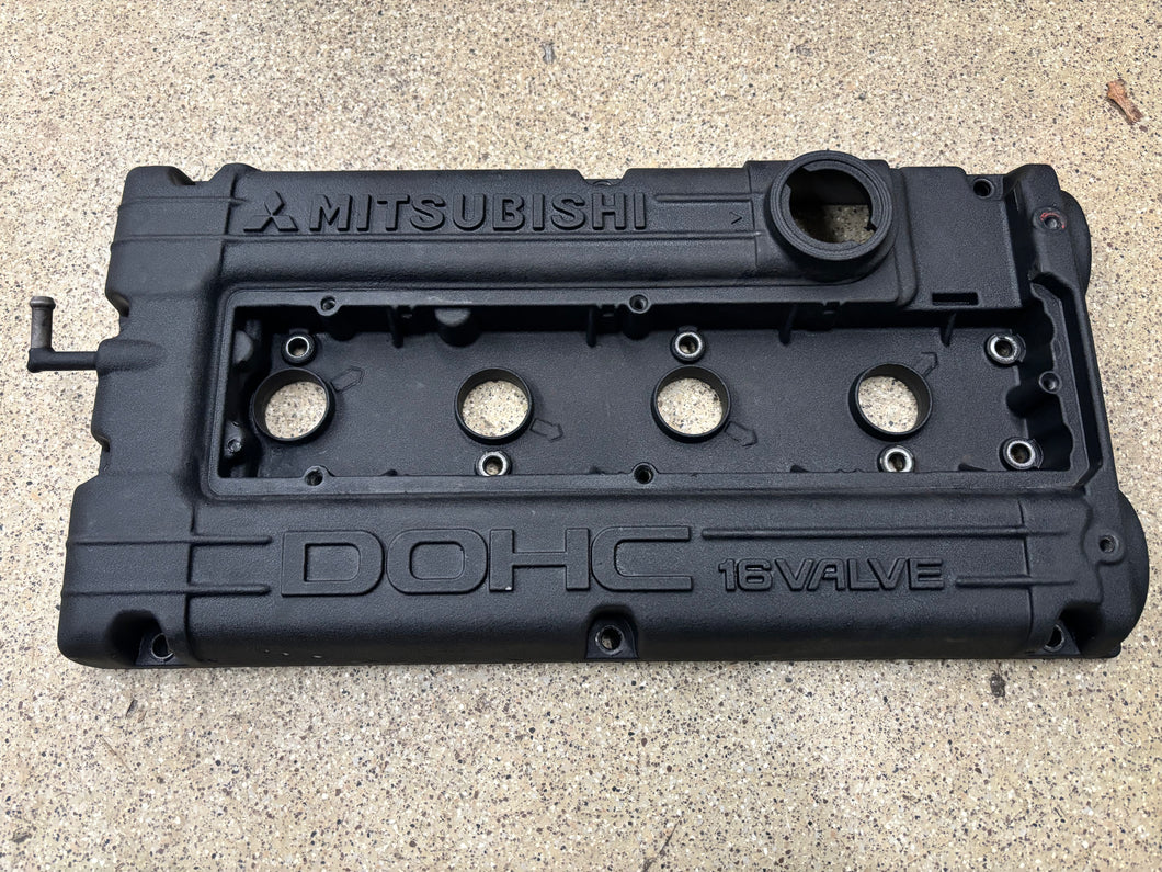 Mitsubishi diamond star valve cover reinforced with baffles 4G63 DSM OEM