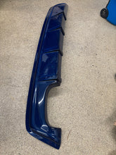 Load image into Gallery viewer, 2g DSM 95-99 carbonetics rear bumper diffuser kevlar blue.