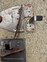 Load image into Gallery viewer, 2g 95-99 eclipse/talon factory radio mounting brackets L&amp;R