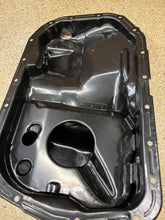 Load image into Gallery viewer, Genuine OEM Mitsubishi 7 bolt oil pan 92-99 (New)