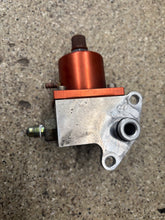 Load image into Gallery viewer, 1g bolt on fuel regulator