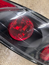 Load image into Gallery viewer, 2g 95-99 rear taillights and center piece G2 black assembly.
