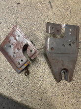 Load image into Gallery viewer, 2g 95-99 eclipse/talon factory radio mounting brackets L&amp;R