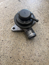 Load image into Gallery viewer, Mitsubishi OEM 1g BOV md160689